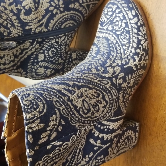 Indigo RD women's and white booties. Size 6.5 - Picture 2 of 12
